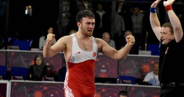 Milli güreşçi Süleyman Karadeniz Avrupa Şampiyonu