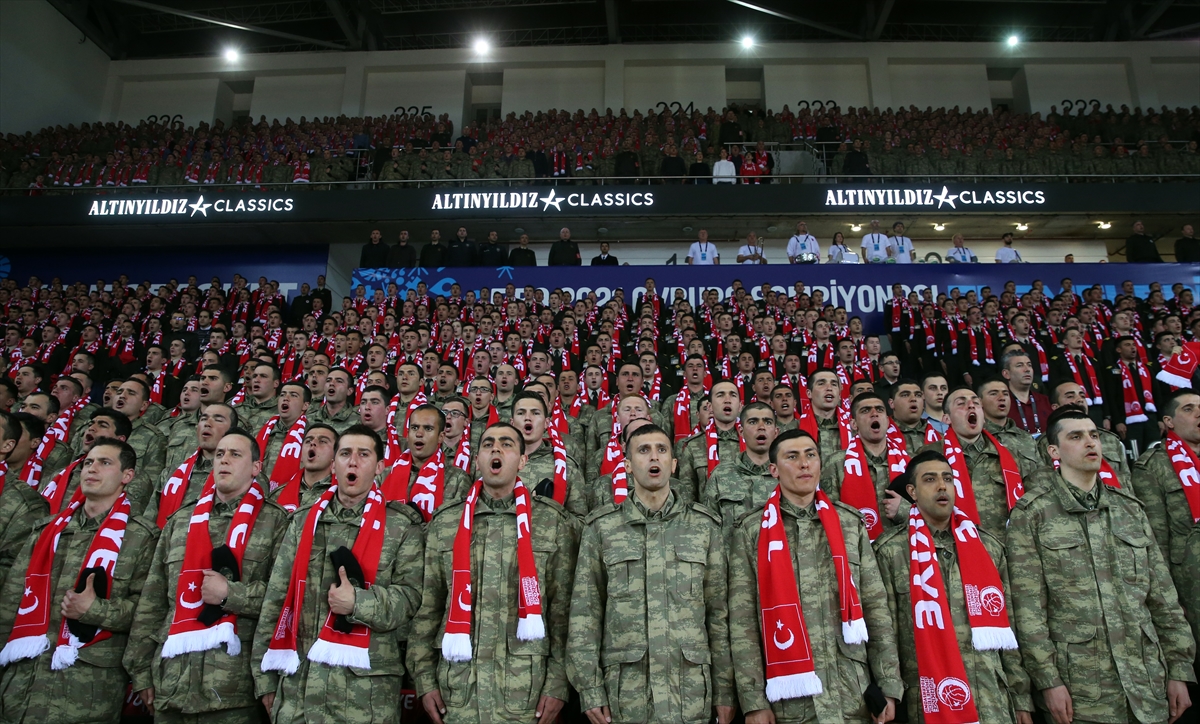 12 Dev Adam Avrupa'da kötü başladı