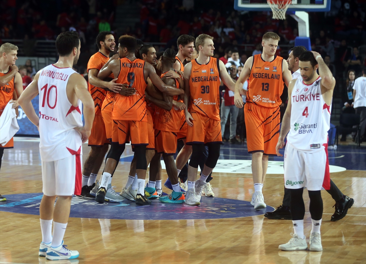 12 Dev Adam Avrupa'da kötü başladı