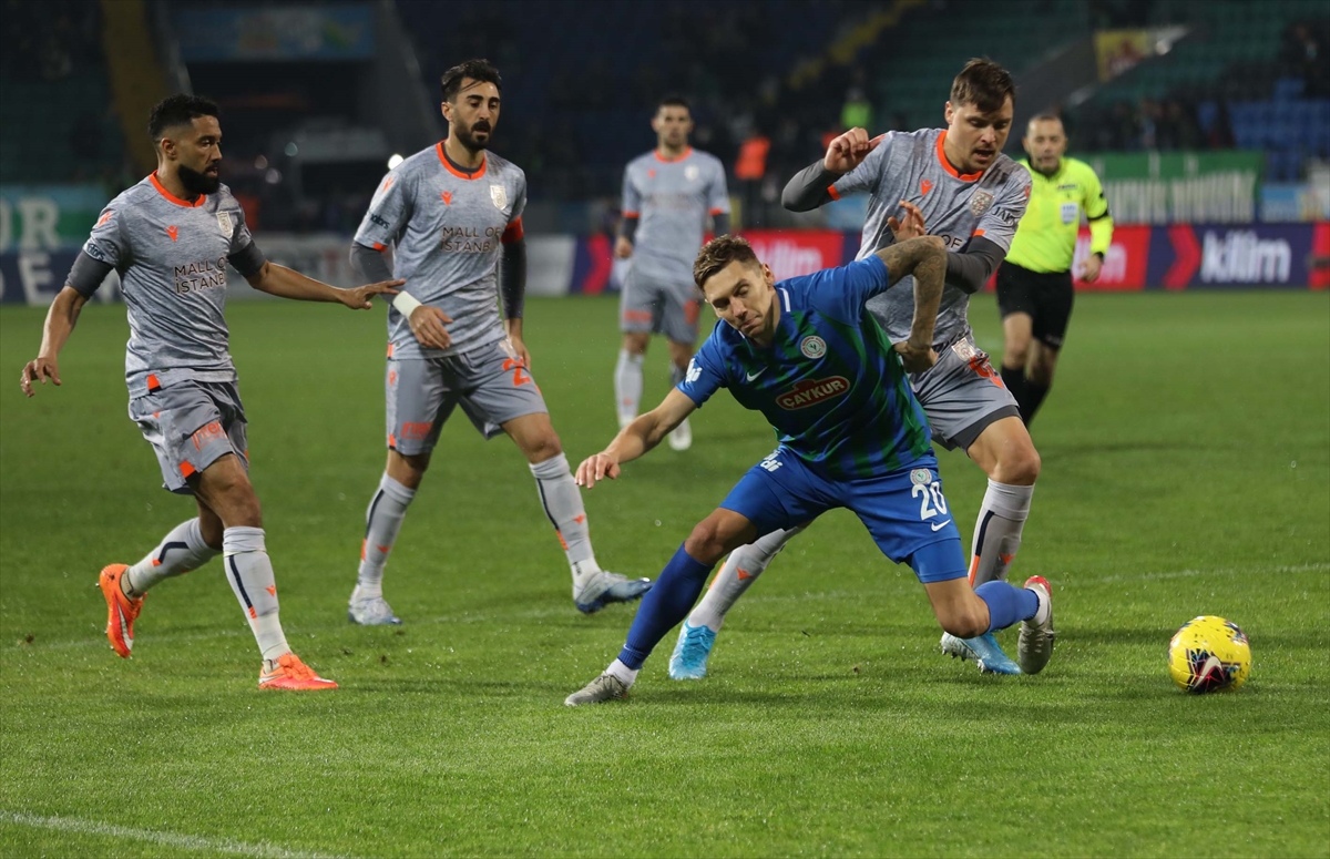 a Başakşehir, Rizespor'u yenerek liderliğe yükseldi