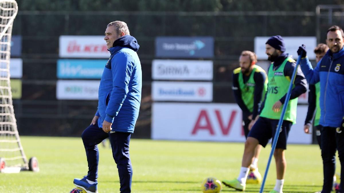 Ersun Yanal'dan futbolculara: Fenerbahçe pes etmez