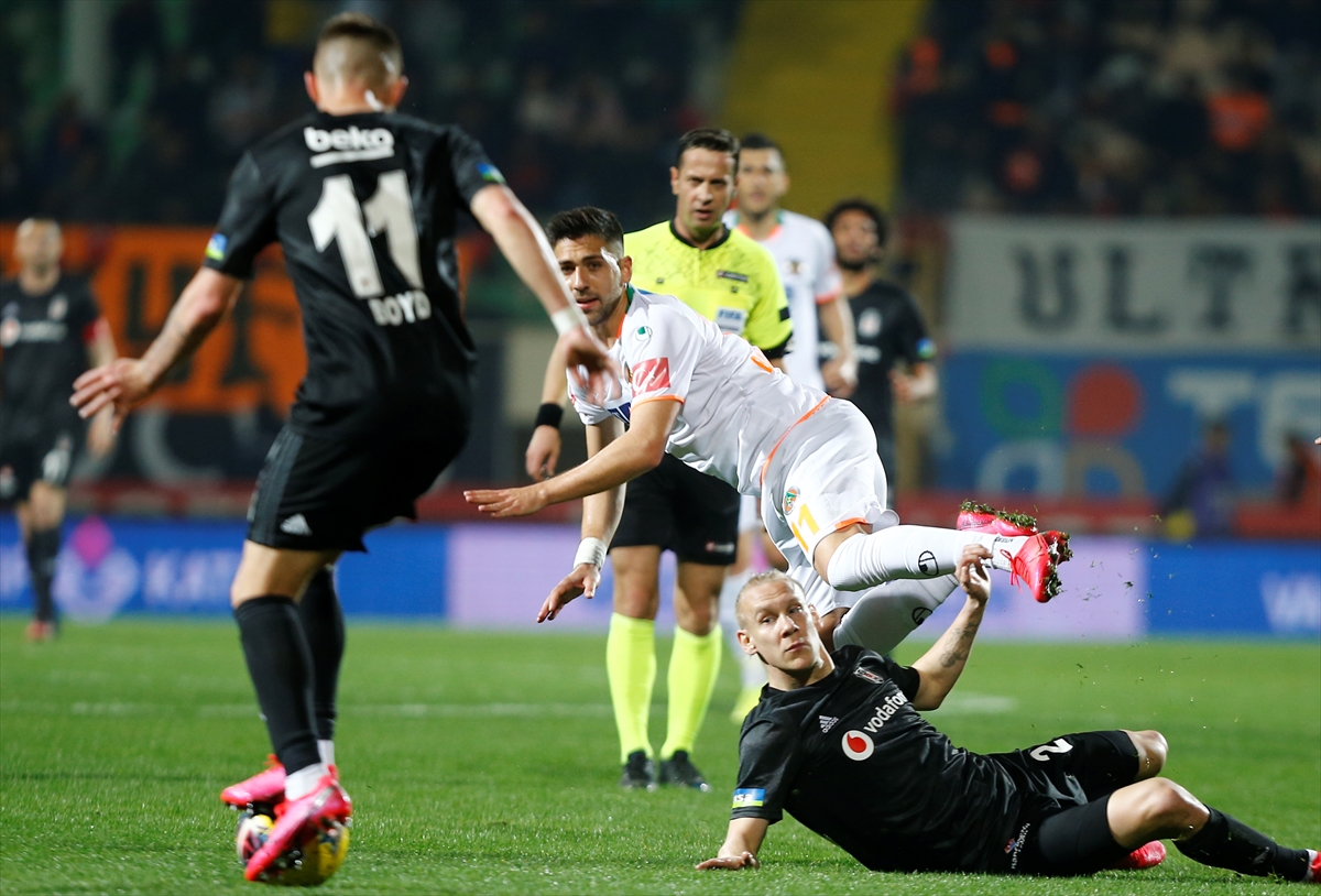 a Beşiktaş, Alanya'da Burak'la kazandı