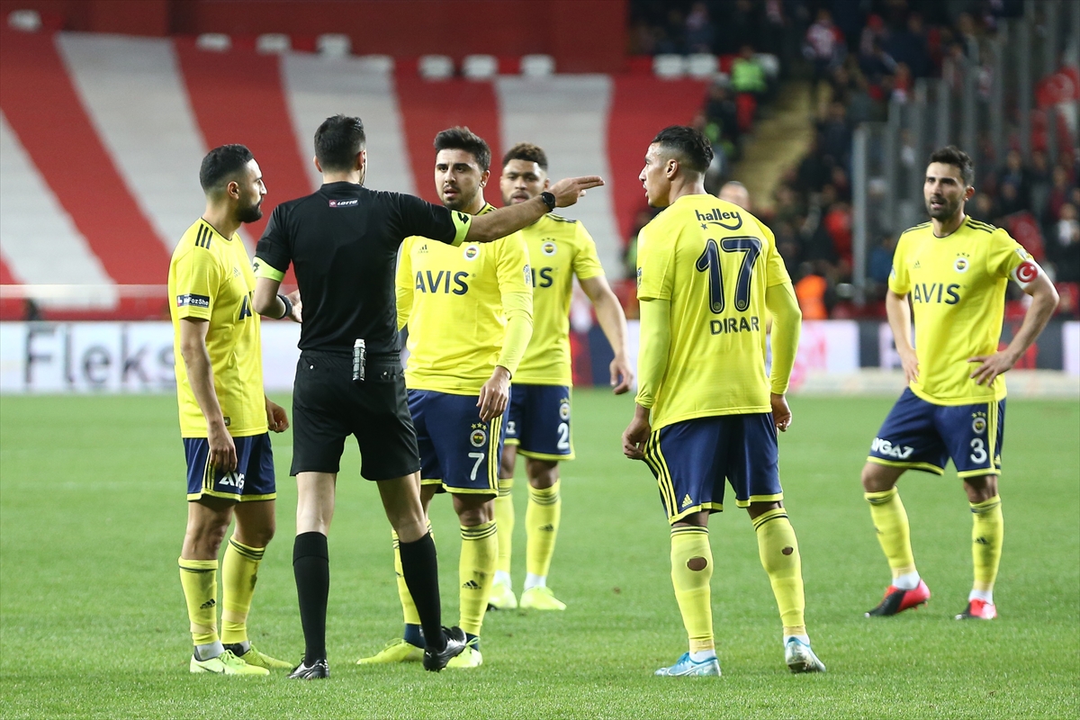 Fenerbahçe, Antalya'dan 1 puanla döndü