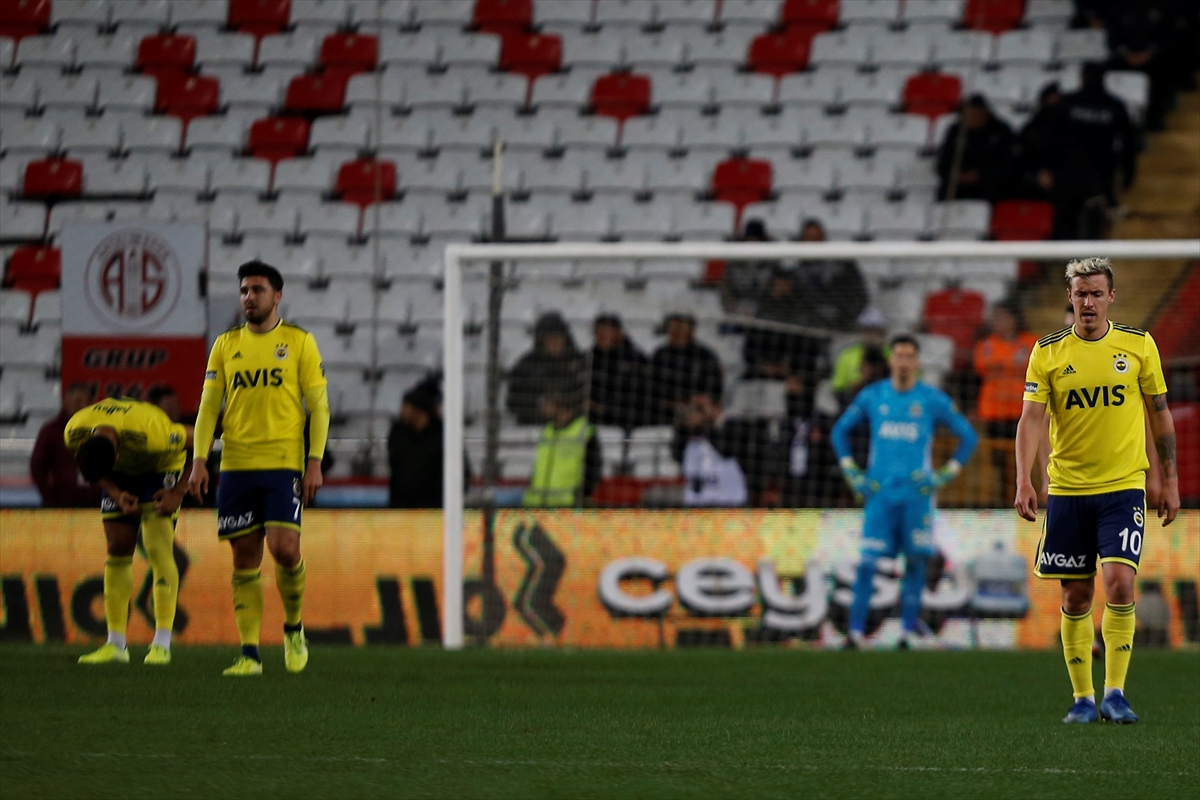 a Fenerbahçe, Antalya'dan 1 puanla döndü