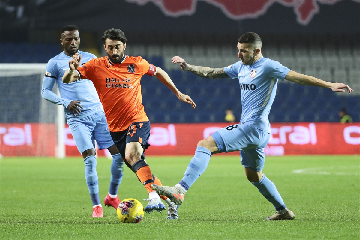 Başakşehir Gaziantep'i yenerek lider oldu