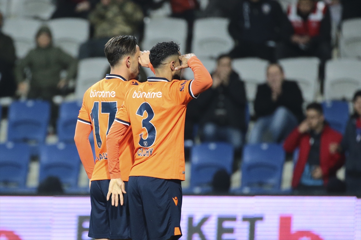 Başakşehir Gaziantep'i yenerek lider oldu