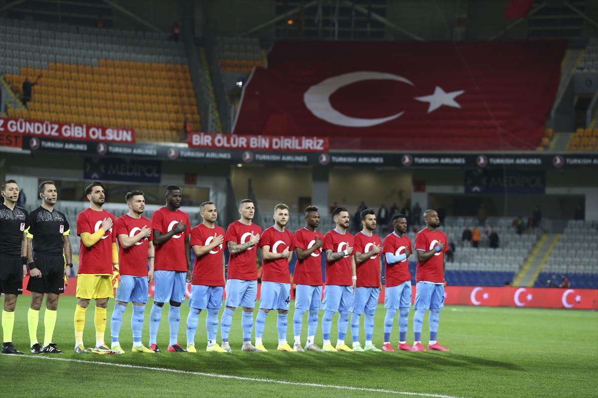 Başakşehir Gaziantep'i yenerek lider oldu