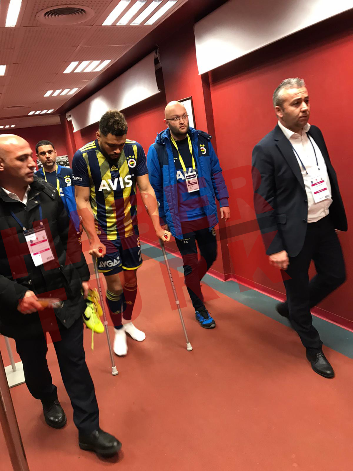 Simon Falette sakatlandı