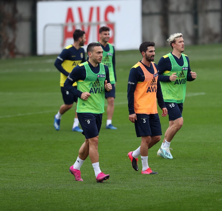 Fenerbahçe'yi antrenmanda Emre ve Volkan çalıştırdı