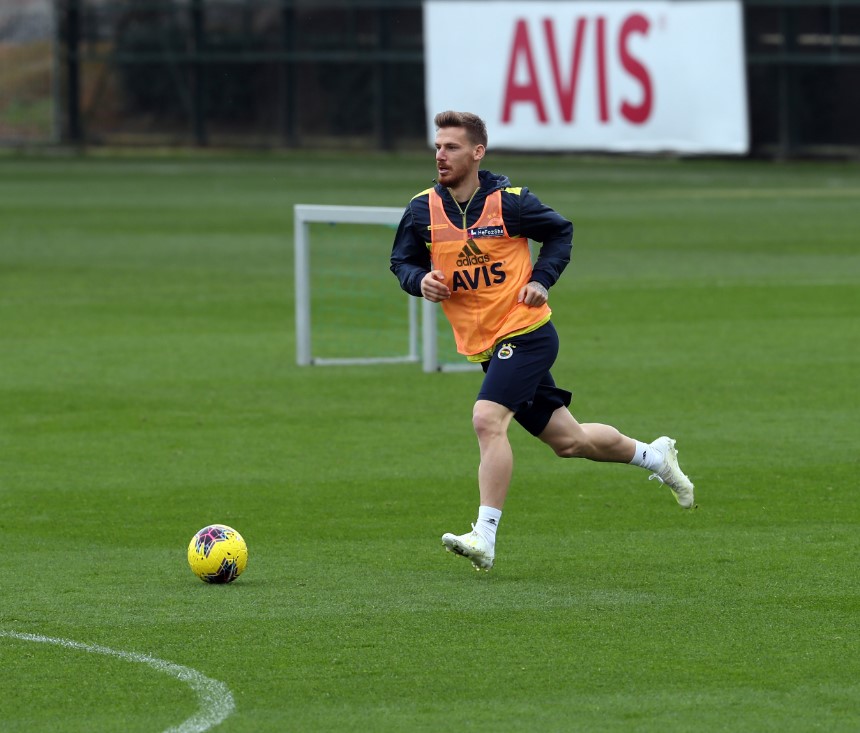 Fenerbahçe'yi antrenmanda Emre ve Volkan çalıştırdı