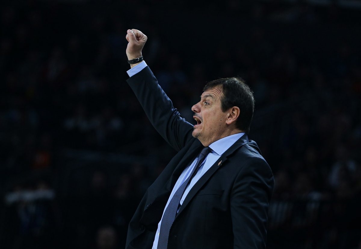 a Anadolu Efes, Olympiakos'a şans vermedi