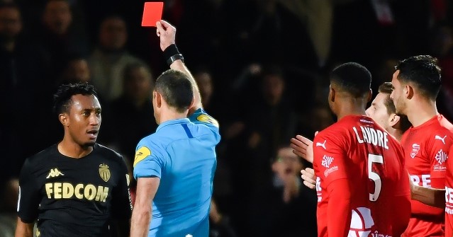 Fransa'da hakemi iten futbolcuya 6 ay men cezası