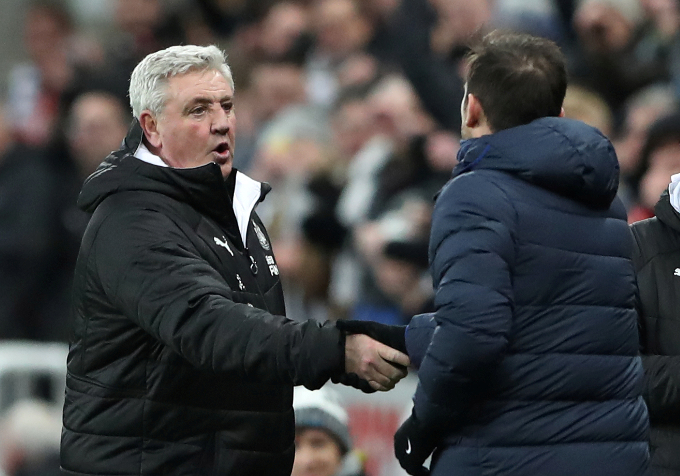 r Premier Lig maçları öncesinde el sıkışma yasaklandı