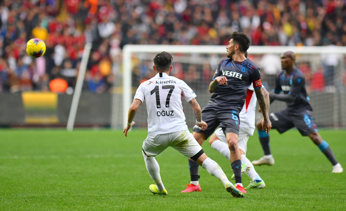 Başakşehir haftayı 3, Trabzon 1 puanla kapattı