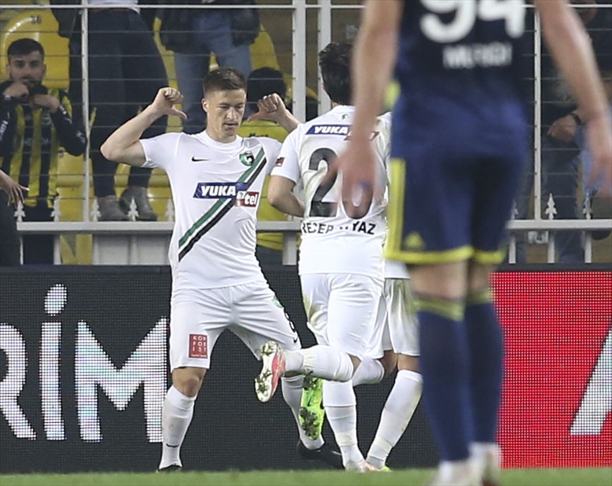Fenerbahçe, sahasında Denizlispor ile berabere kaldı