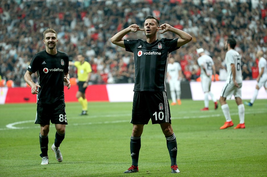 Adem Ljajic'ten göndermeli gol sevinci