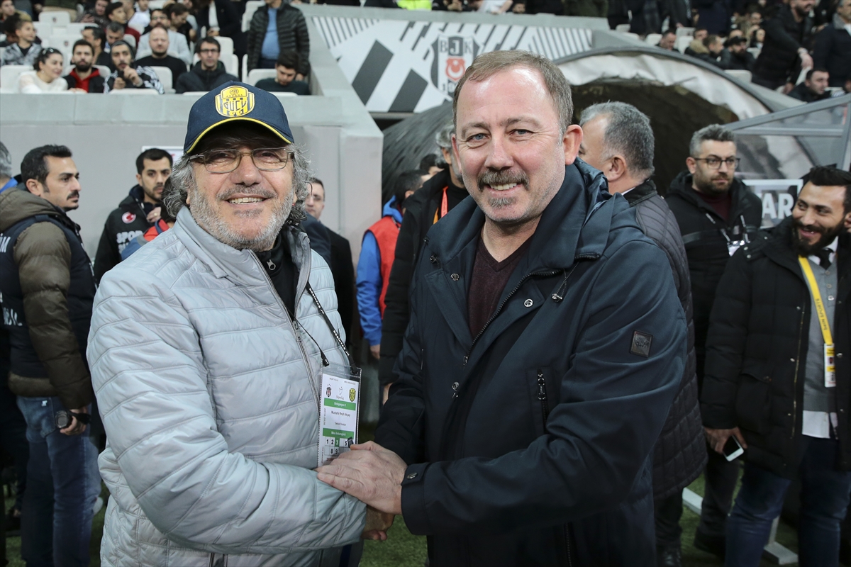 a Reşit Akçay: İki çantam var, biri idamlık, biri bayramlık