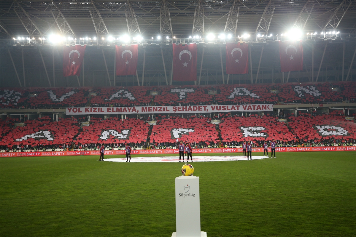 a Sivasspor taraftarlarından Mehmetçik için koreografi