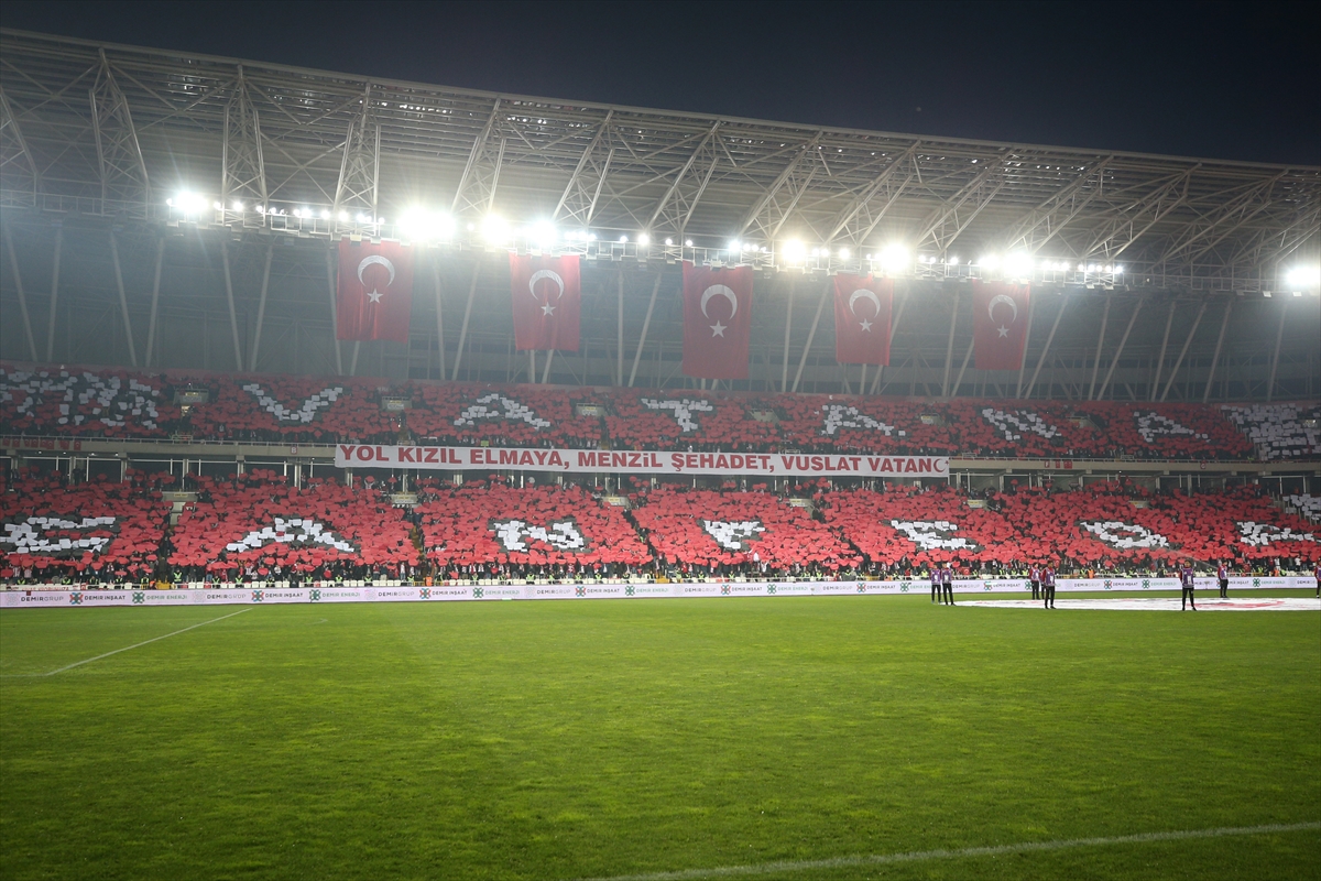 a Sivasspor taraftarlarından Mehmetçik için koreografi