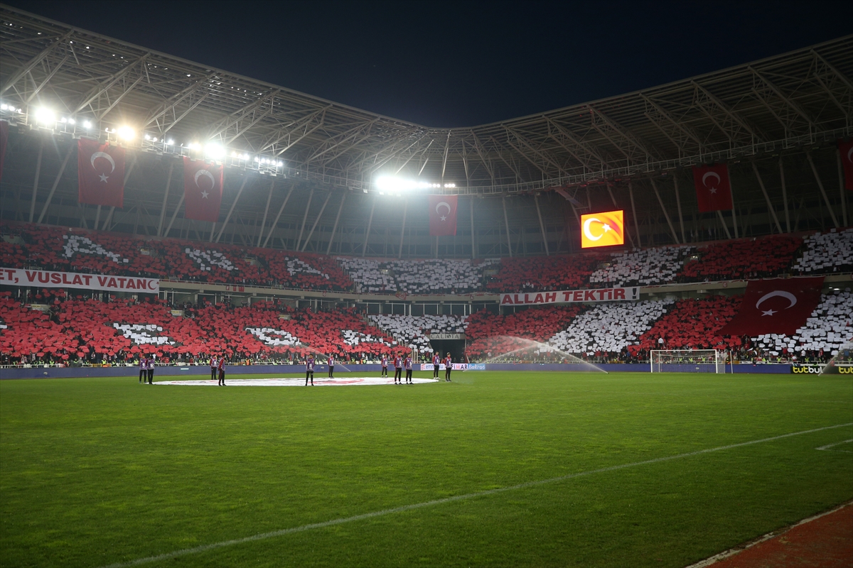 a Sivasspor taraftarlarından Mehmetçik için koreografi