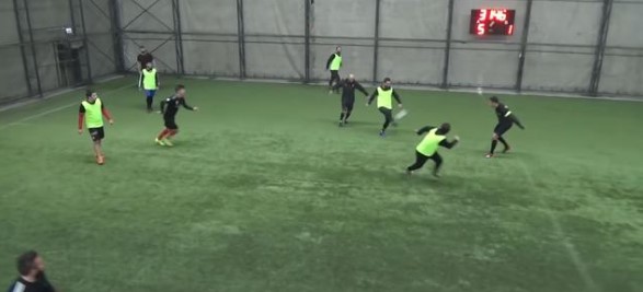 Arda Turan halı sahada görüntülendi