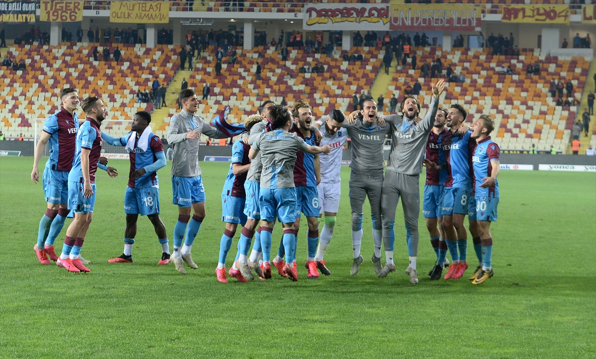 a Trabzonspor, Yeni Malatyaspor'u yenerek liderliğe yükseldi