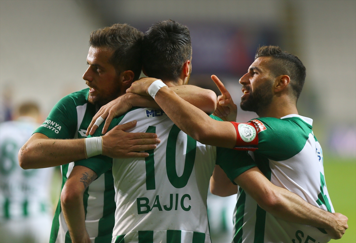 a Konyaspor, 9 kişi kaldığı maçta Fenerbahçe'yi yendi