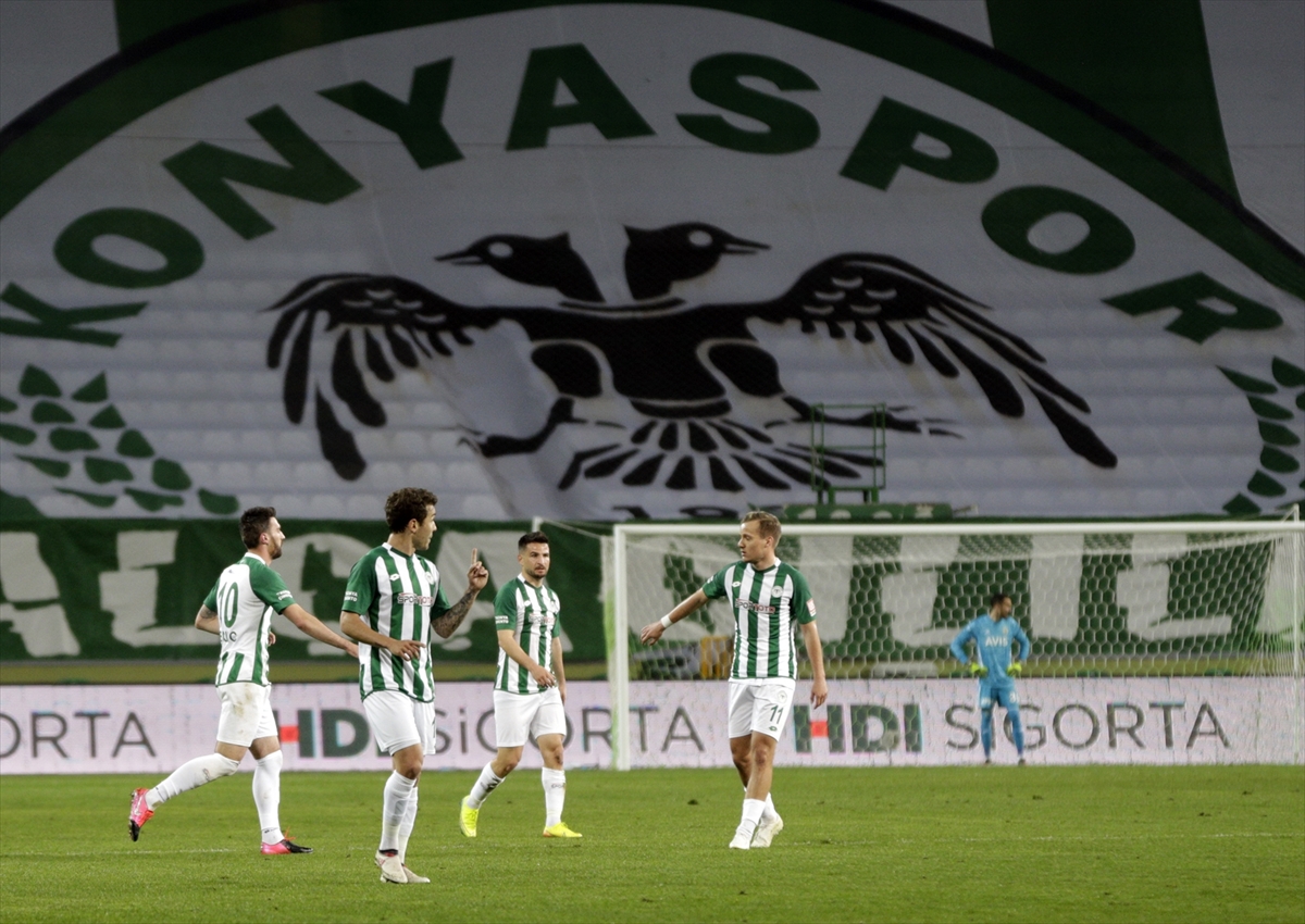 a Konyaspor, 9 kişi kaldığı maçta Fenerbahçe'yi yendi