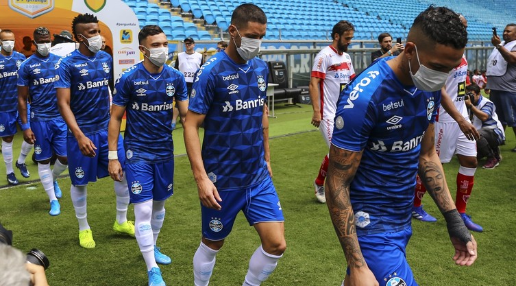 Brezilya ve Meksika'da futbol maçları ertelendi