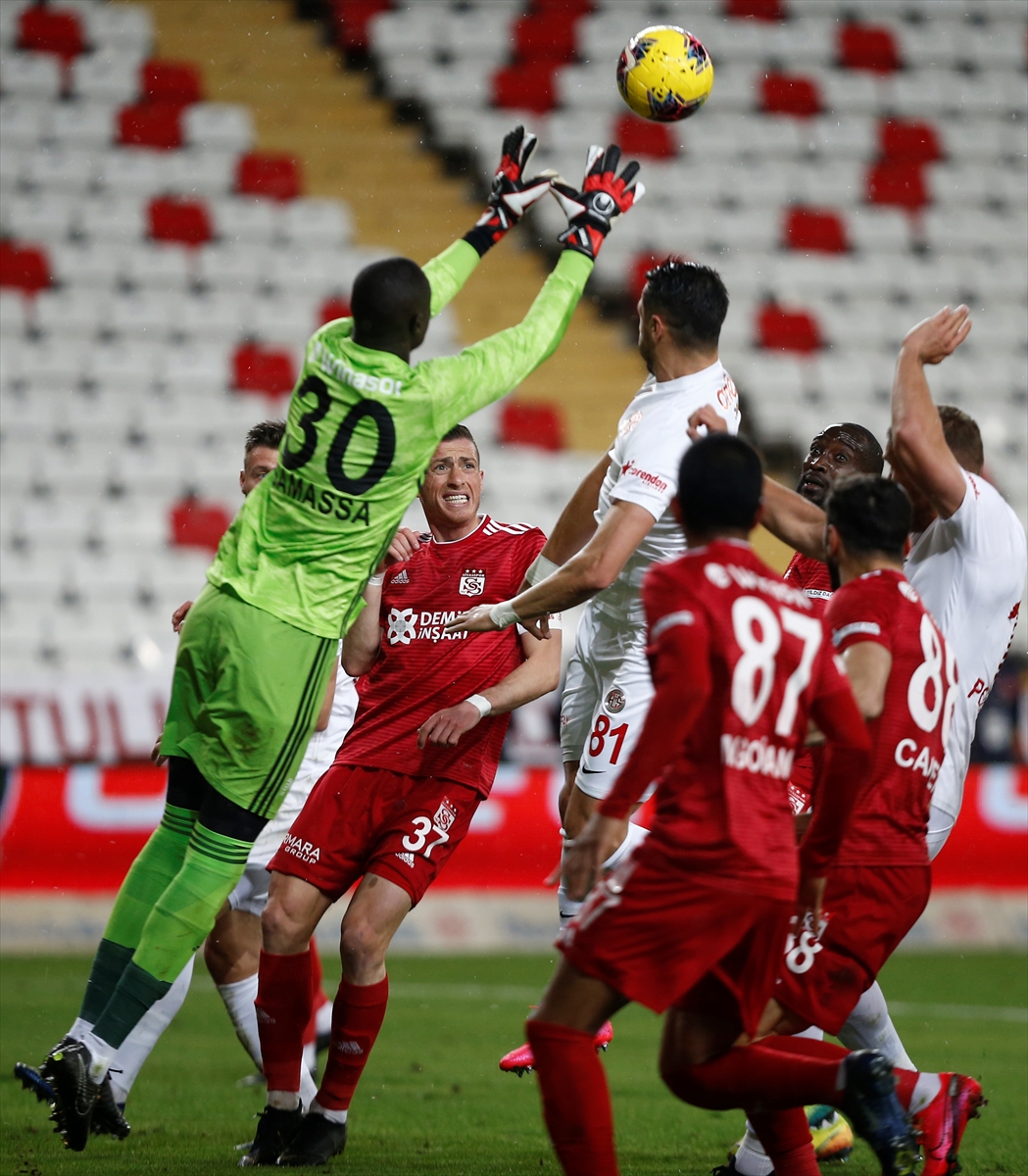 a Sivas, büyüklerin puan kaybettiği haftada yenildi