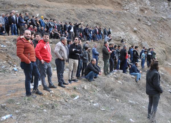 d Stat kapanınca dağ yamacından maçı izlediler