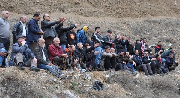 d Stat kapanınca dağ yamacından maçı izlediler