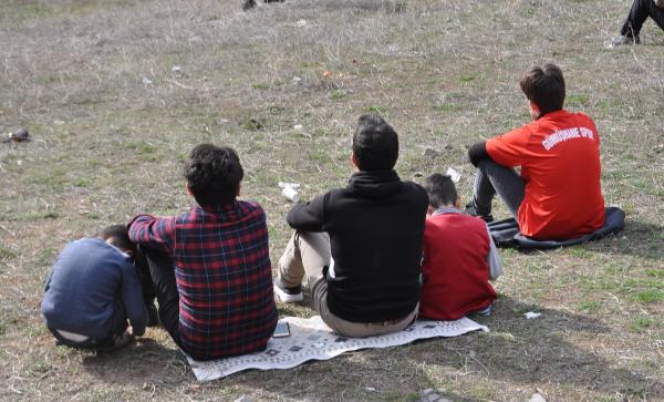 d Stat kapanınca dağ yamacından maçı izlediler