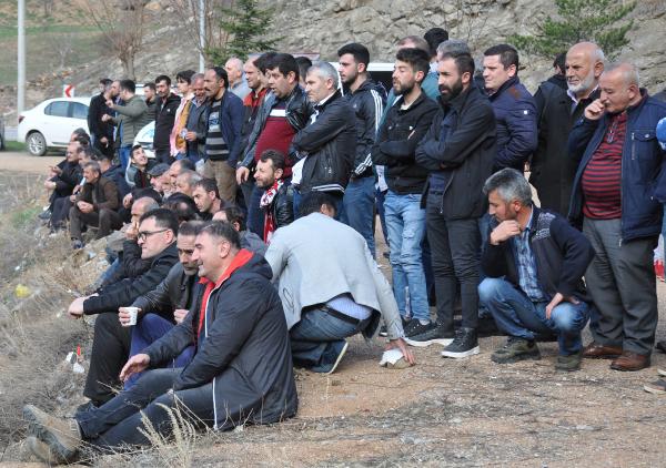 d Stat kapanınca dağ yamacından maçı izlediler