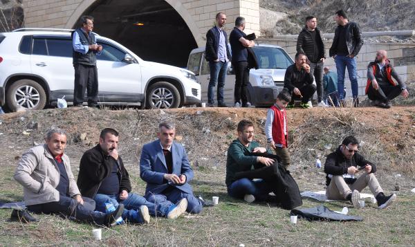 d Stat kapanınca dağ yamacından maçı izlediler