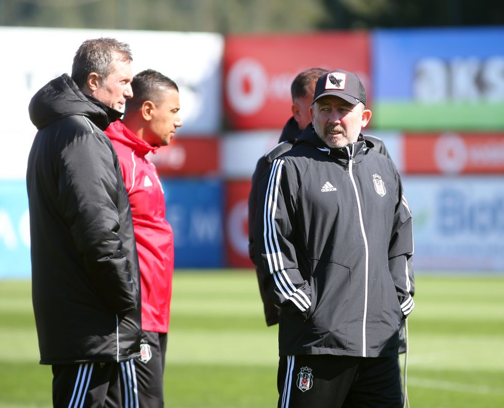 3 büyükler çalışmalarına evde devam ediyor