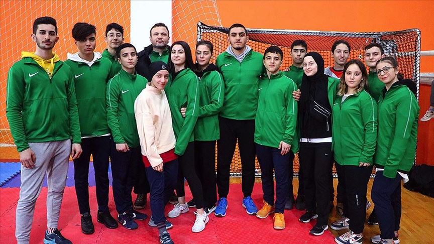 Milli karateci öğretmen, milli takıma sporcu yetiştiriyor