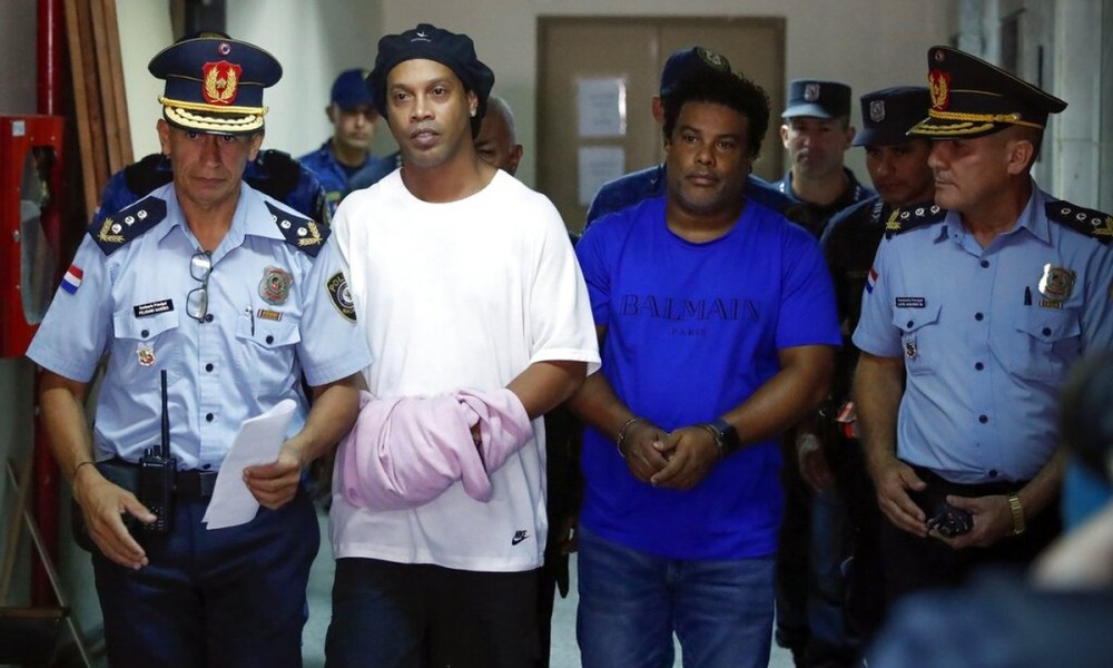 Ronaldinho ayak tenisi maçını kaybetti