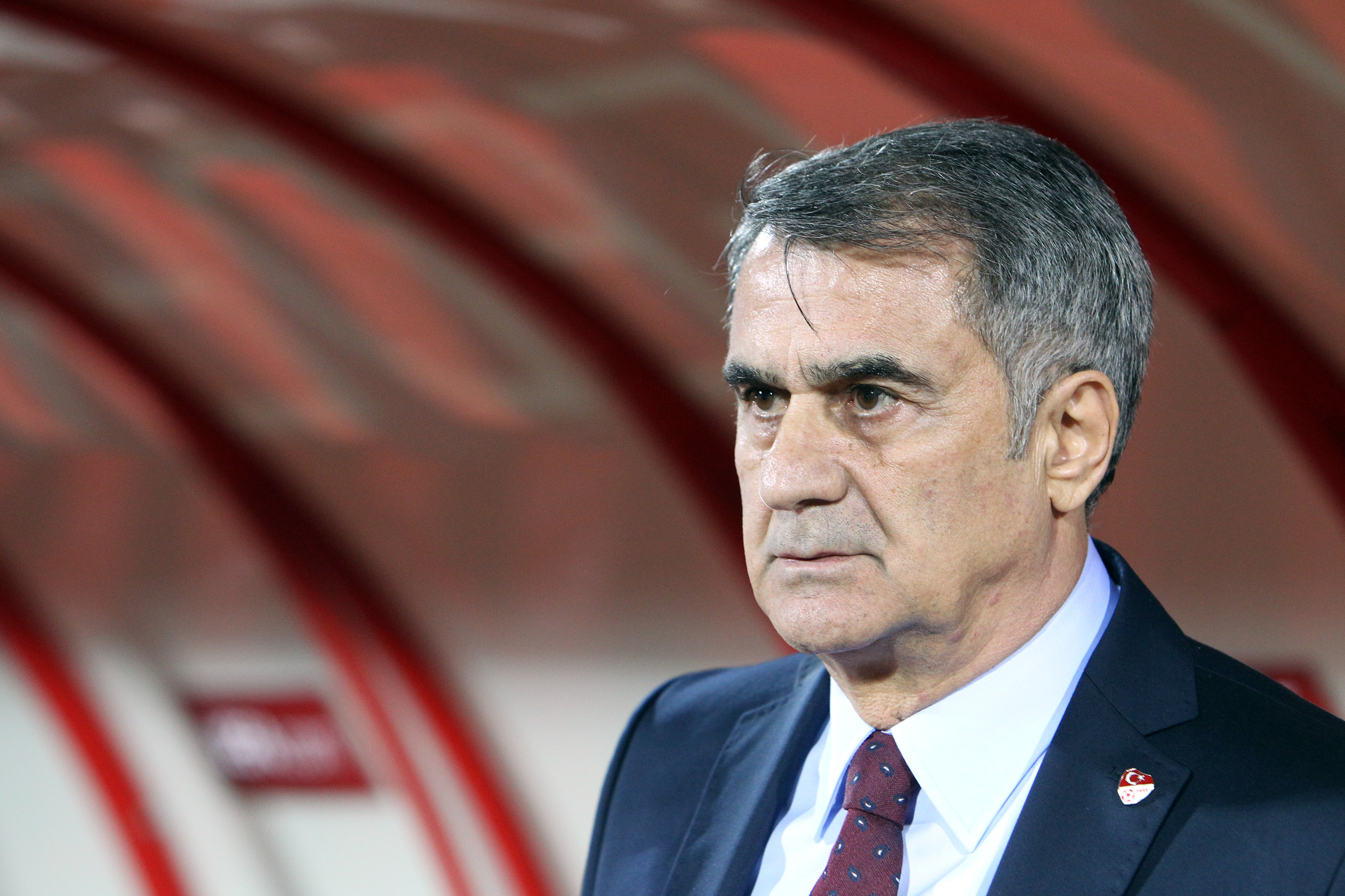Şenol Güneş, 1 milyon TL bağışta bulundu