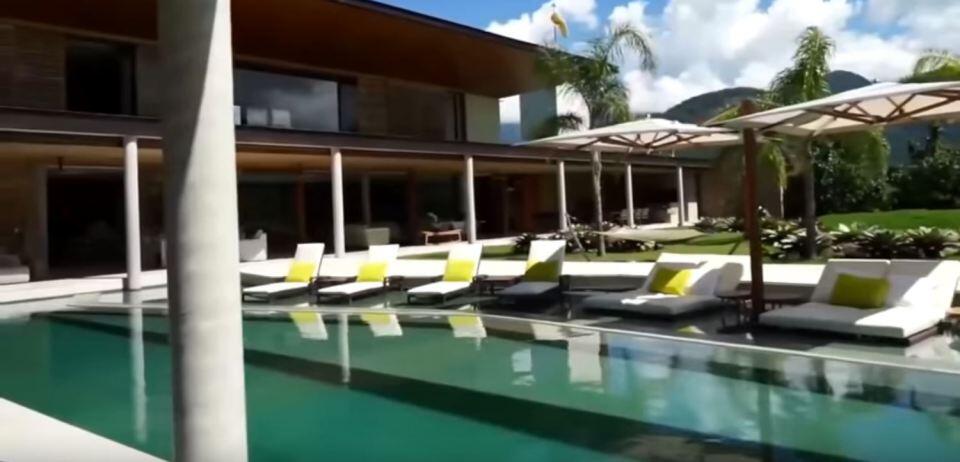 Neymar lüks evinde karantinada