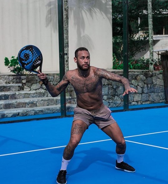 Neymar lüks evinde karantinada