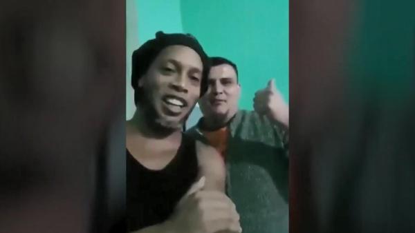 Ronaldinho'dan hapishanede ailesine videolu mesaj