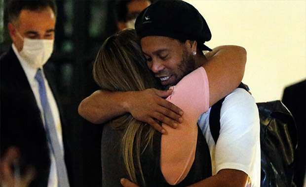 Ronaldinho'dan hapishane sonrası ilk görüntüler