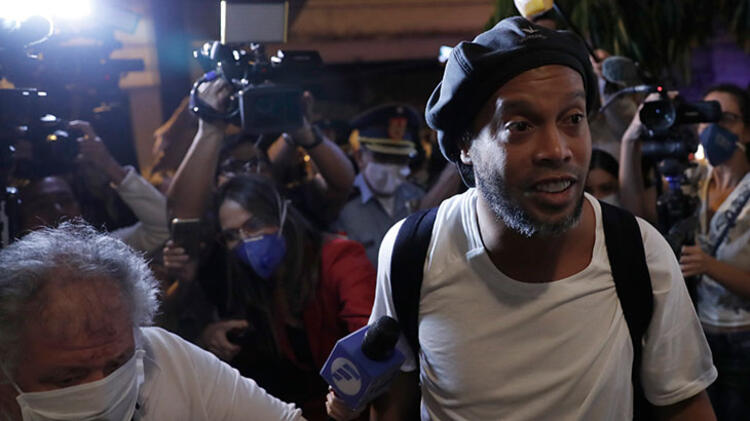 Ronaldinho'dan hapishane sonrası ilk görüntüler