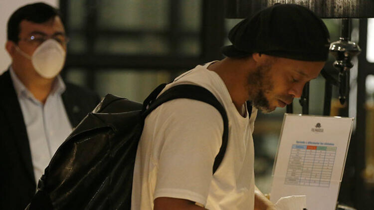 Ronaldinho'dan hapishane sonrası ilk görüntüler