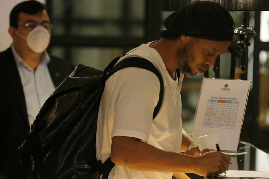 Ronaldinho'nun kral dairesindeki ev hapsi