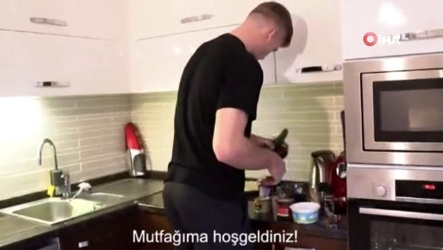Trabzonsporlu Serkan evde yemek yaptı