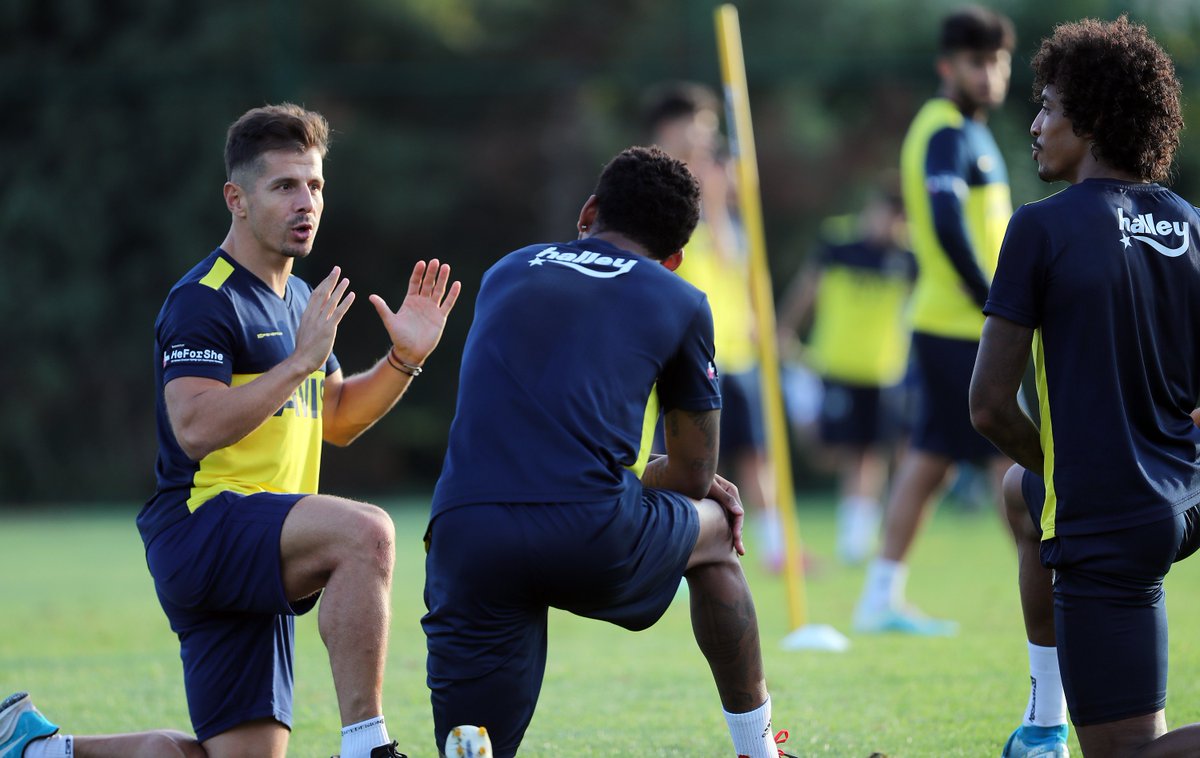 Emre'den sonra kaptan Gustavo olacak