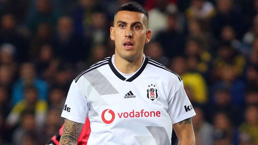 Beşiktaş'ta 'borçsuzluk kağıdı' krizi