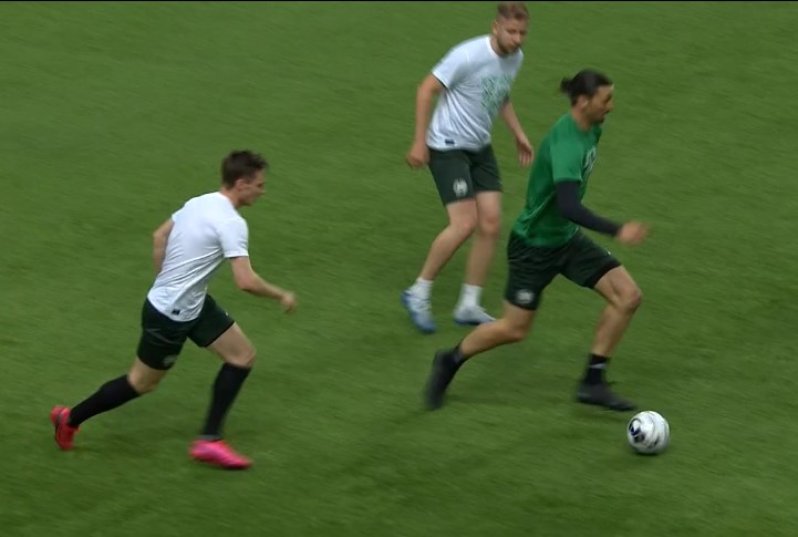 Zlatan İbrahimovic maç yaptı